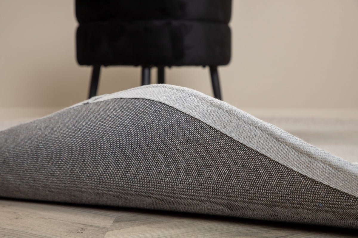 Koberec Lunor – okrúhly v sivej farbe z polyesteru