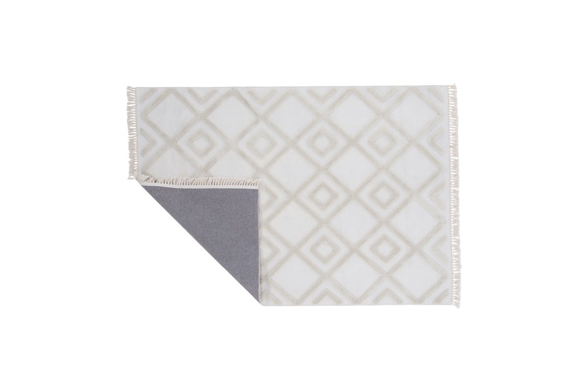 Koberec Neray – s polyesterovými strapcami