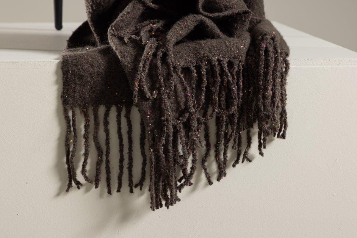 Prehoz Malin Antracit – 170×130 cm s strapcami a melírovaním