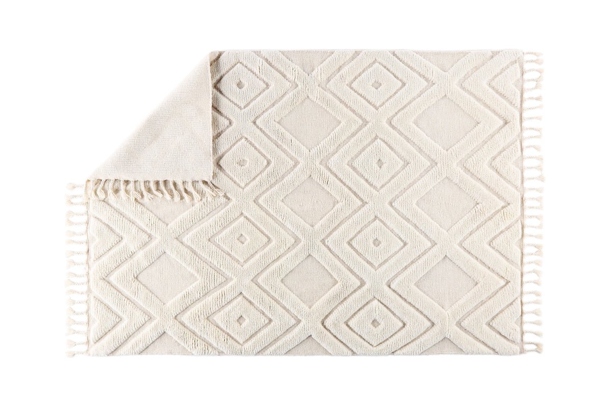 Koberec Lora – s vlnou a strapcami