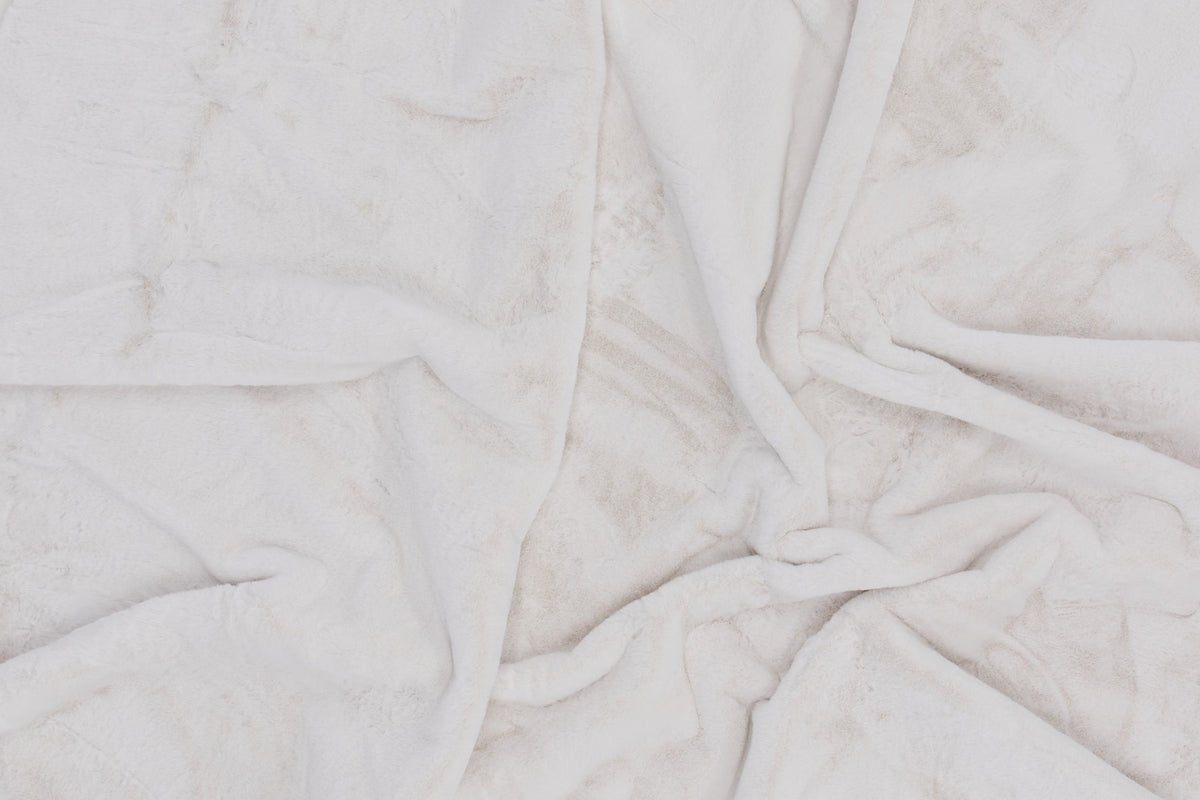 Koberec Isara – v bielej farbe z polyesteru a bavlny