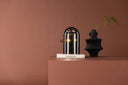 Stolná lampa Jasmin – okrúhle tvary a dymové sklo so zrkadlovým efektom