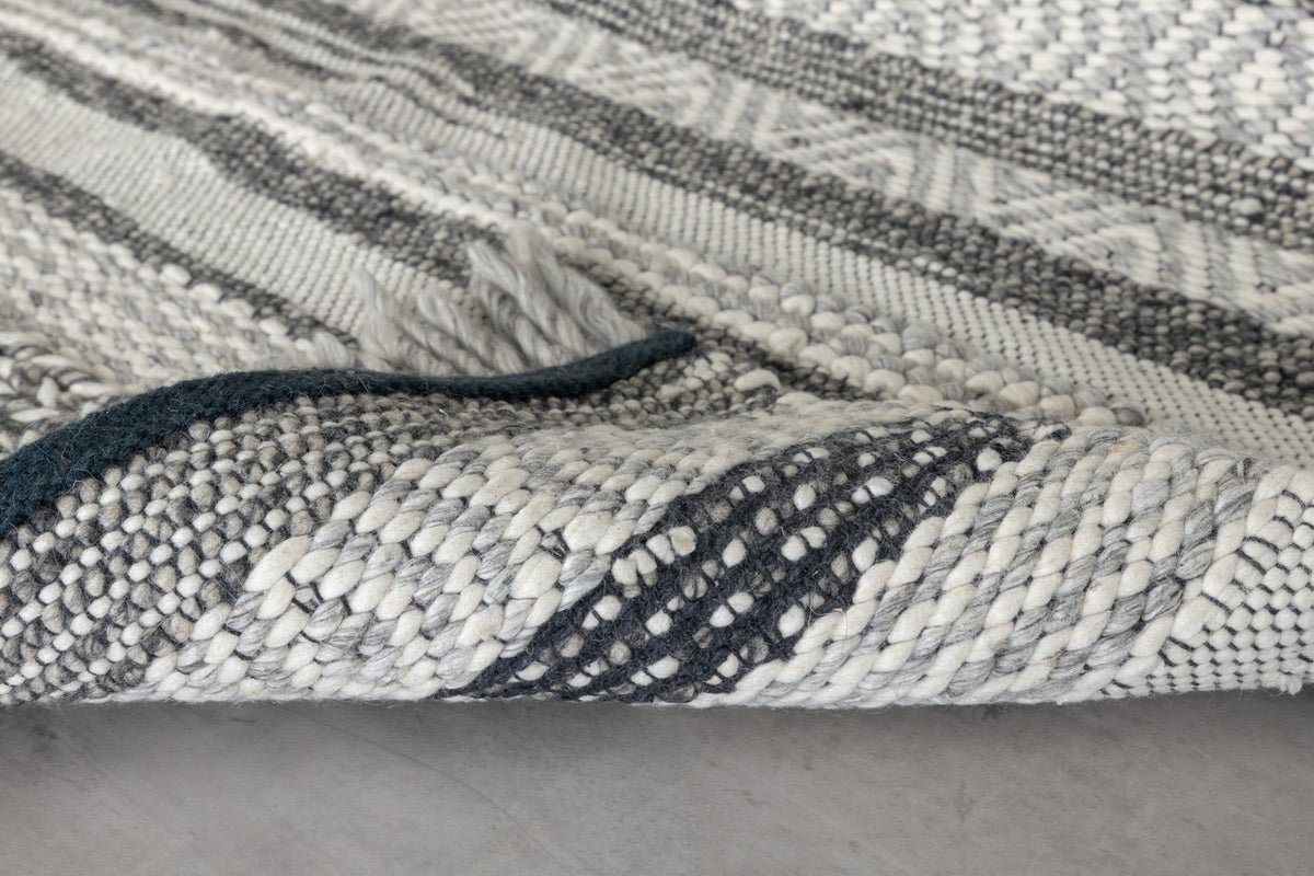 Koberec Erald – plochý tkaný s lineárnym vzorom z vlny