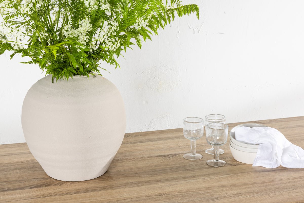 Jedálenský stôl Ahi - v rustikálnom šarme s elegantným vzhľadom