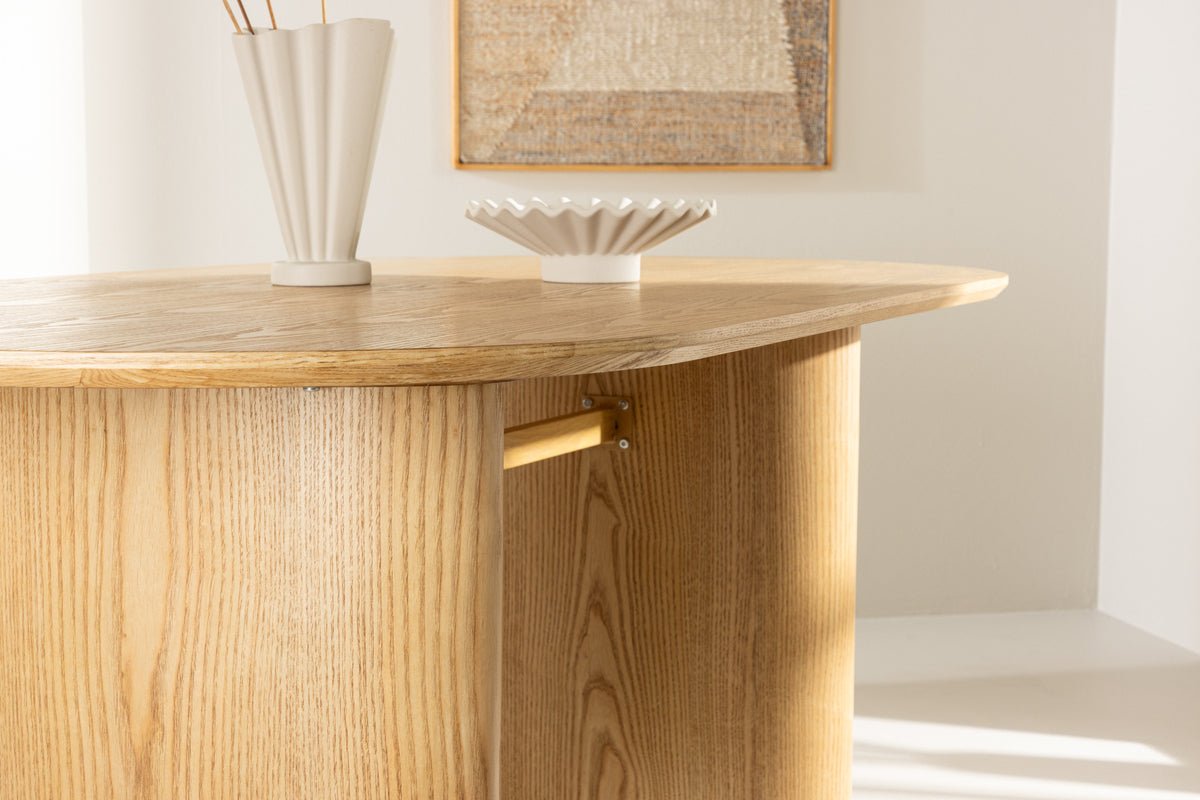 Jedálenský stôl Maui - s oválnou doskou v drevenom vzhľade