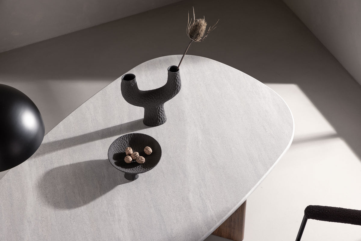 Jedálenský stôl Opal - so svojím oválnym tvarom skutočný pútač pozornosti