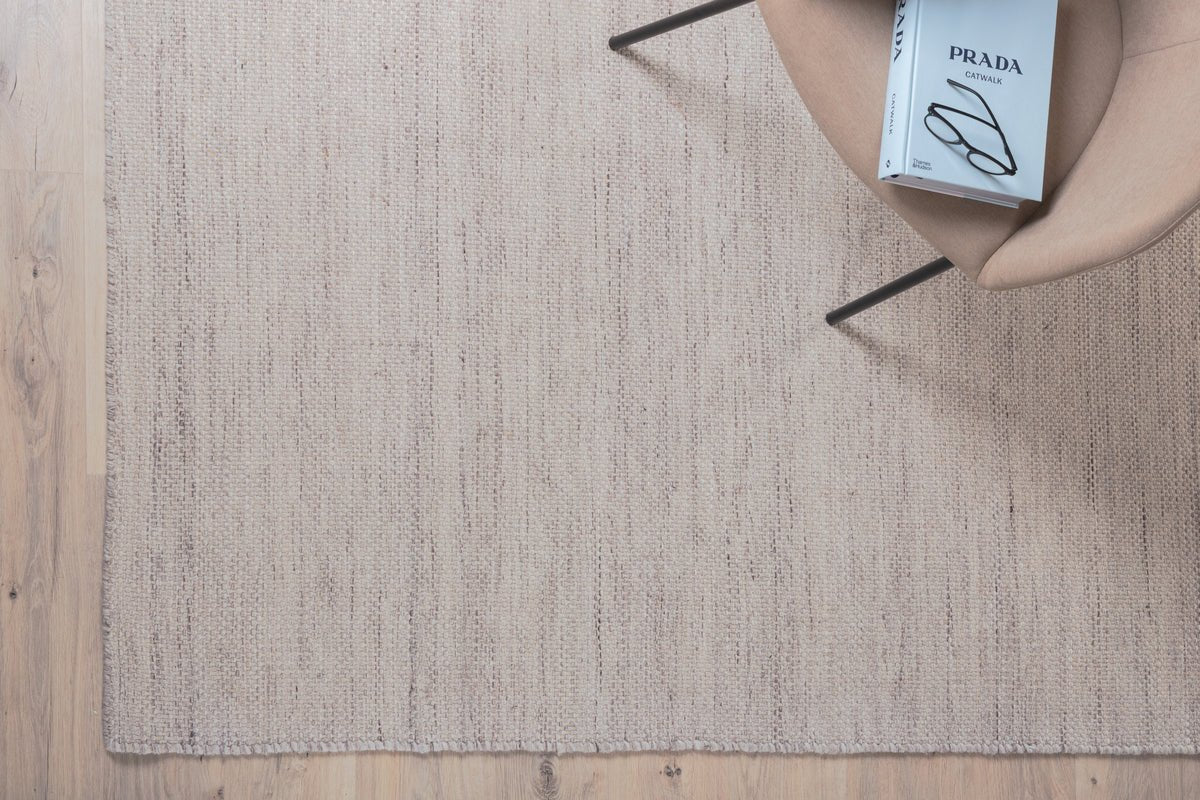 Koberec Zay – ručne tkaný v béžovej farbe z polyesteru a bavlny