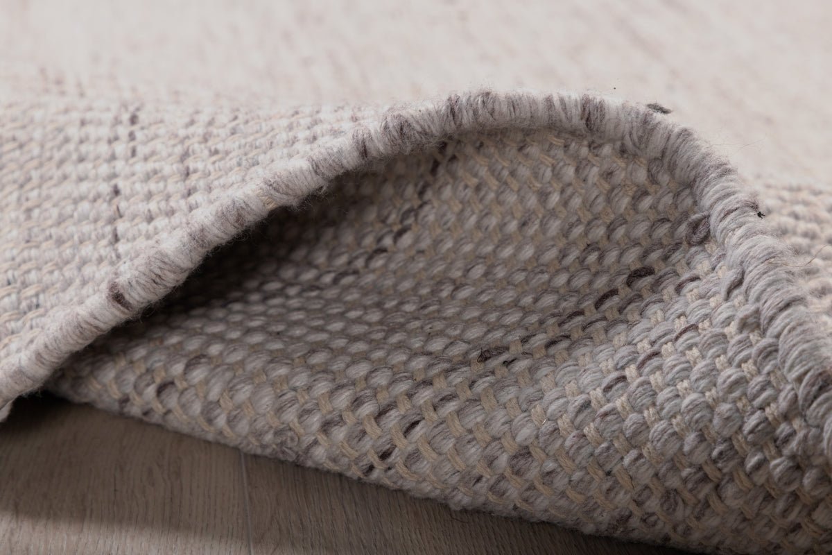 Koberec Zay – ručne tkaný v béžovej farbe z polyesteru a bavlny