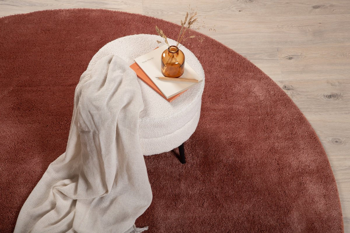 Koberec Vasia – okrúhly s lesklým vzhľadom z polyesteru