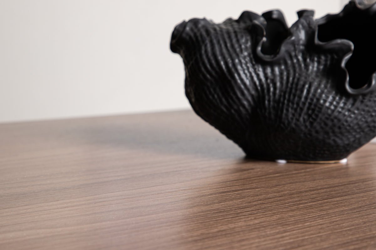 Jedálenský stôl Elani - spája klasický dizajn s modernou ľahkosťou