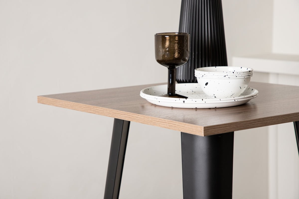 Jedálenský stôl Keona - v kompaktnej forme a štýlovom vzhľade