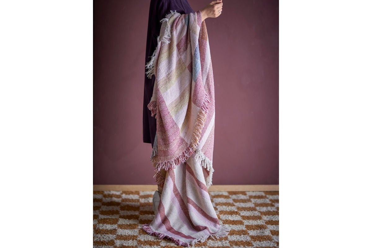 Prehoz Boni – grafický vzor v ružových odtieňoch