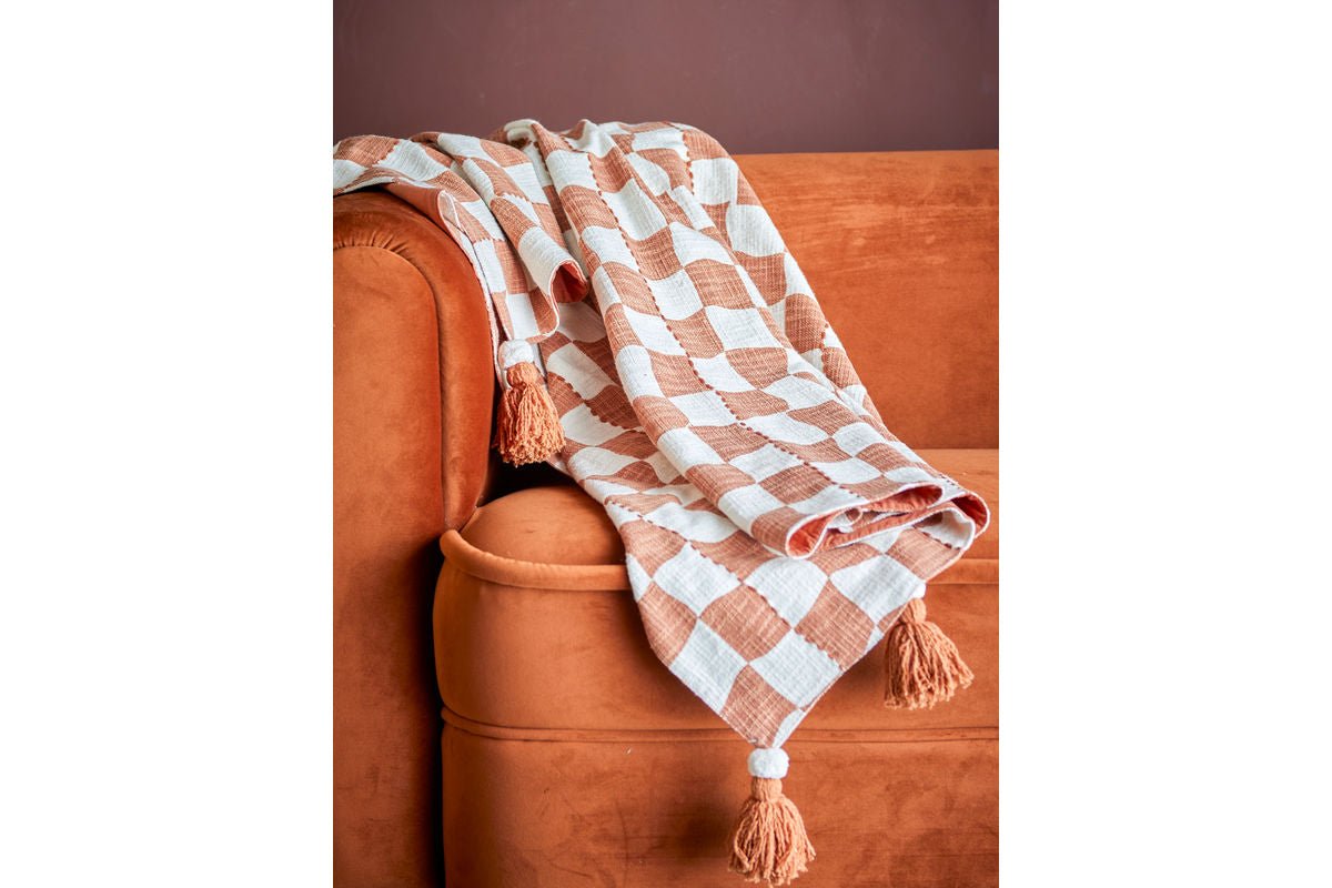 Prehoz Maru – grafický károvaný vzor v hnedej a bielej