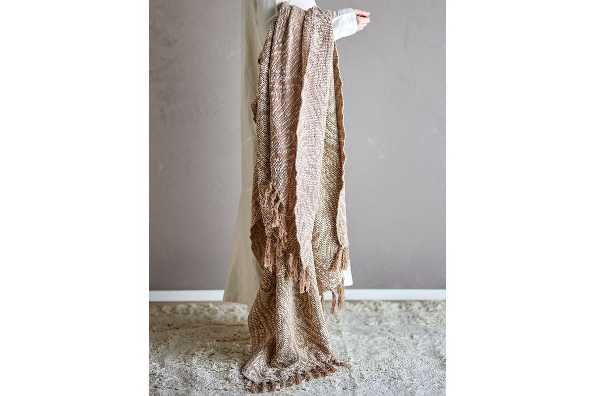 Prehoz Sanda – Organický vzor v hnedej