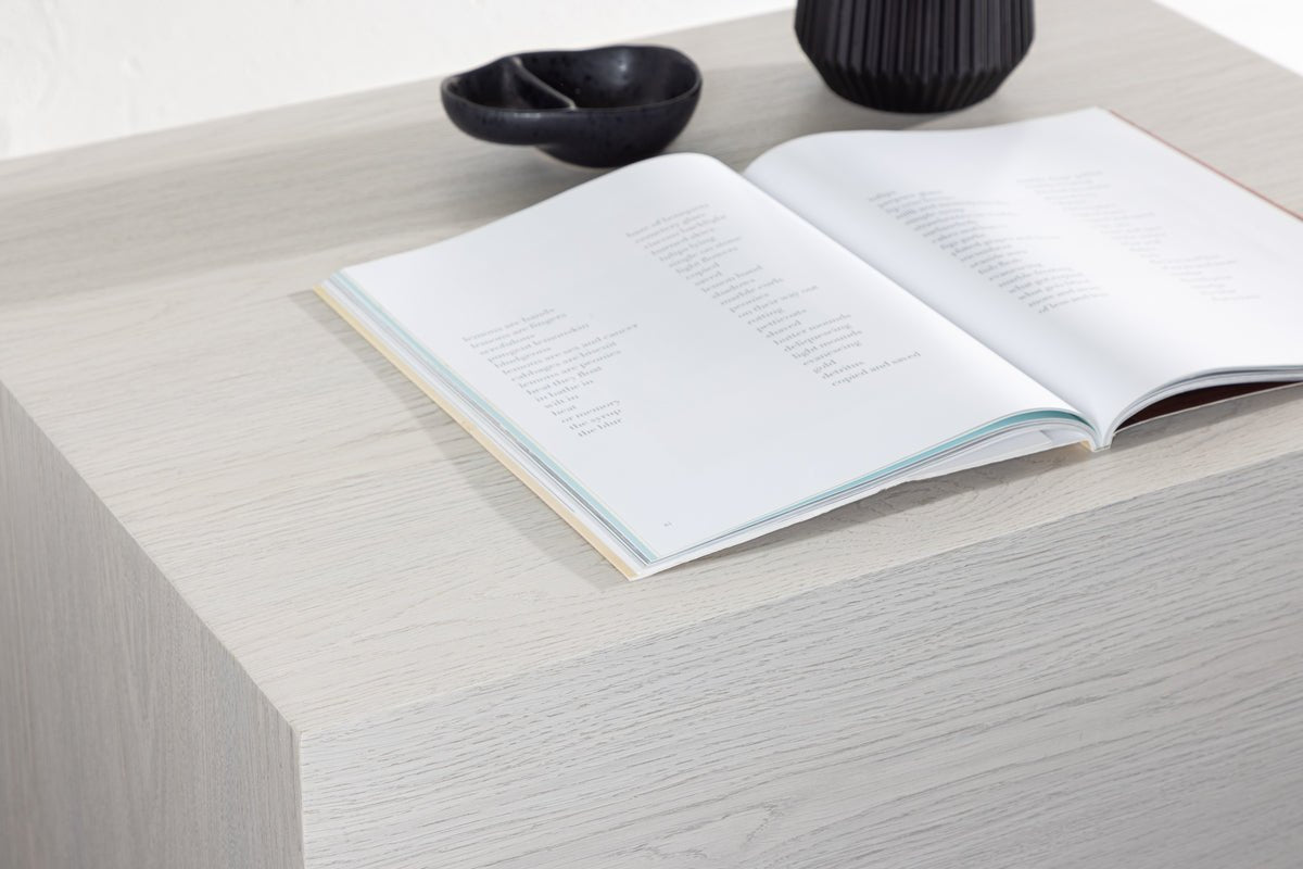 Konferenčný stolík/príručný stolík Rivana – jednoduchý a všestranný