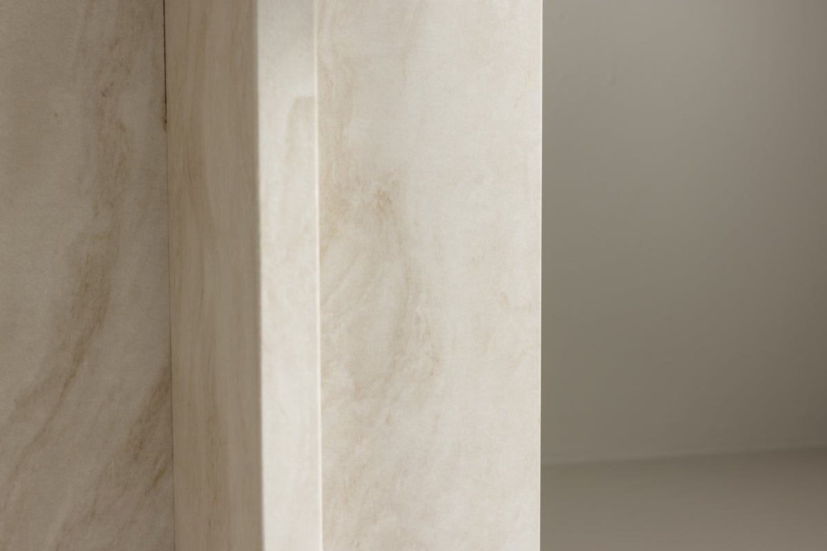 Prístavný stolík Baki – v dvoch veľkostiach s mramorovým vzhľadom