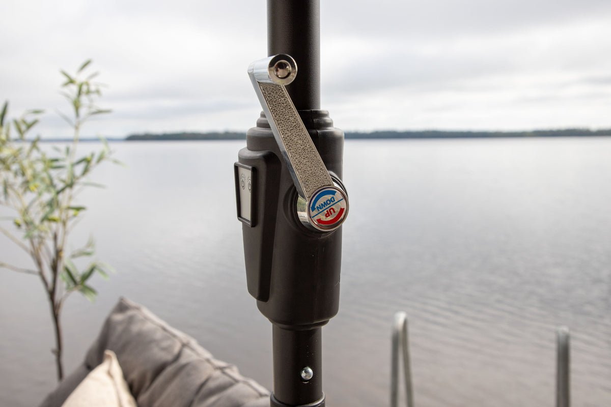 Slnečník Lightning – Ø270 cm v ponuke v Czarny alebo Sivá