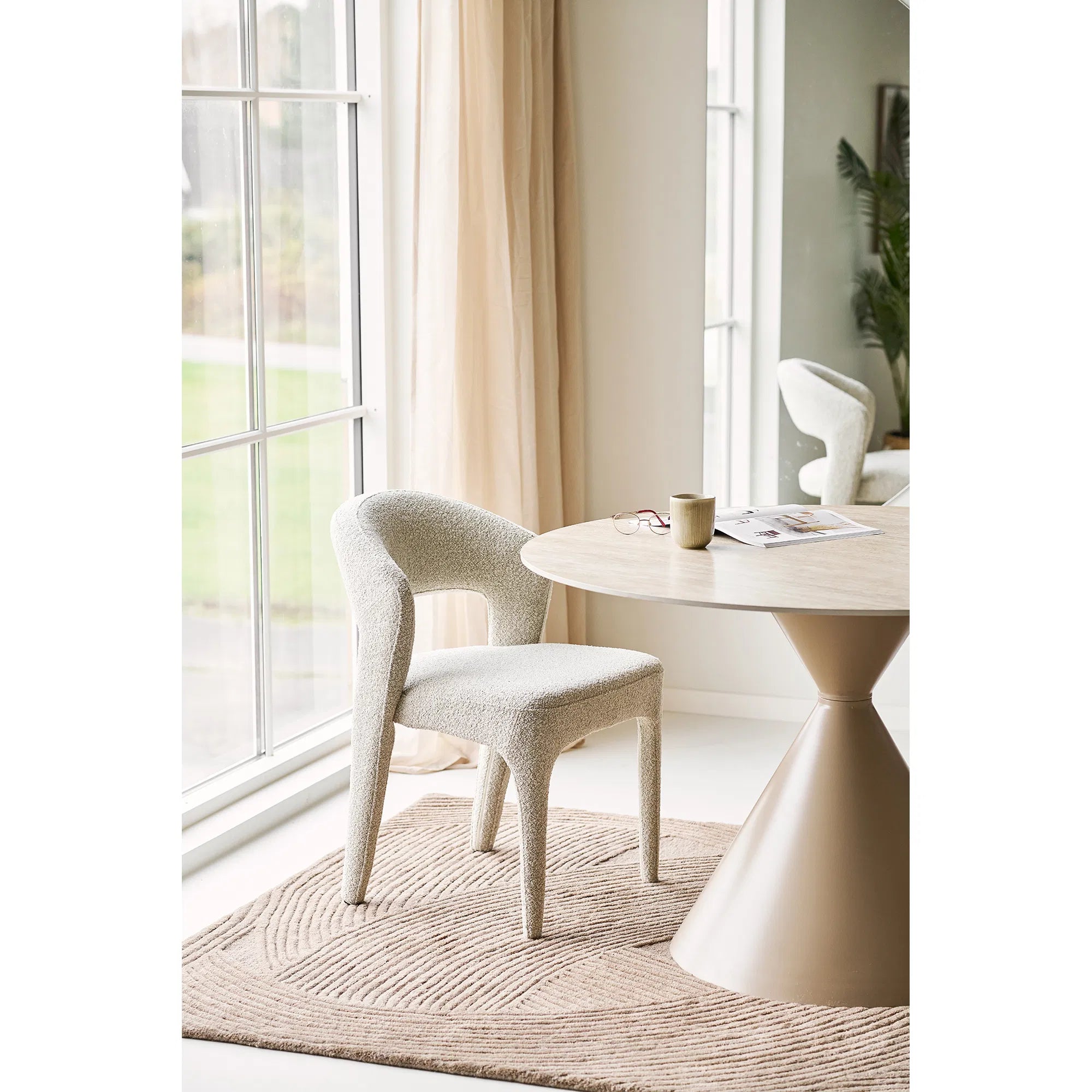 Jedálenský stôl Fjordella - oceľ/keramika v pieskovej