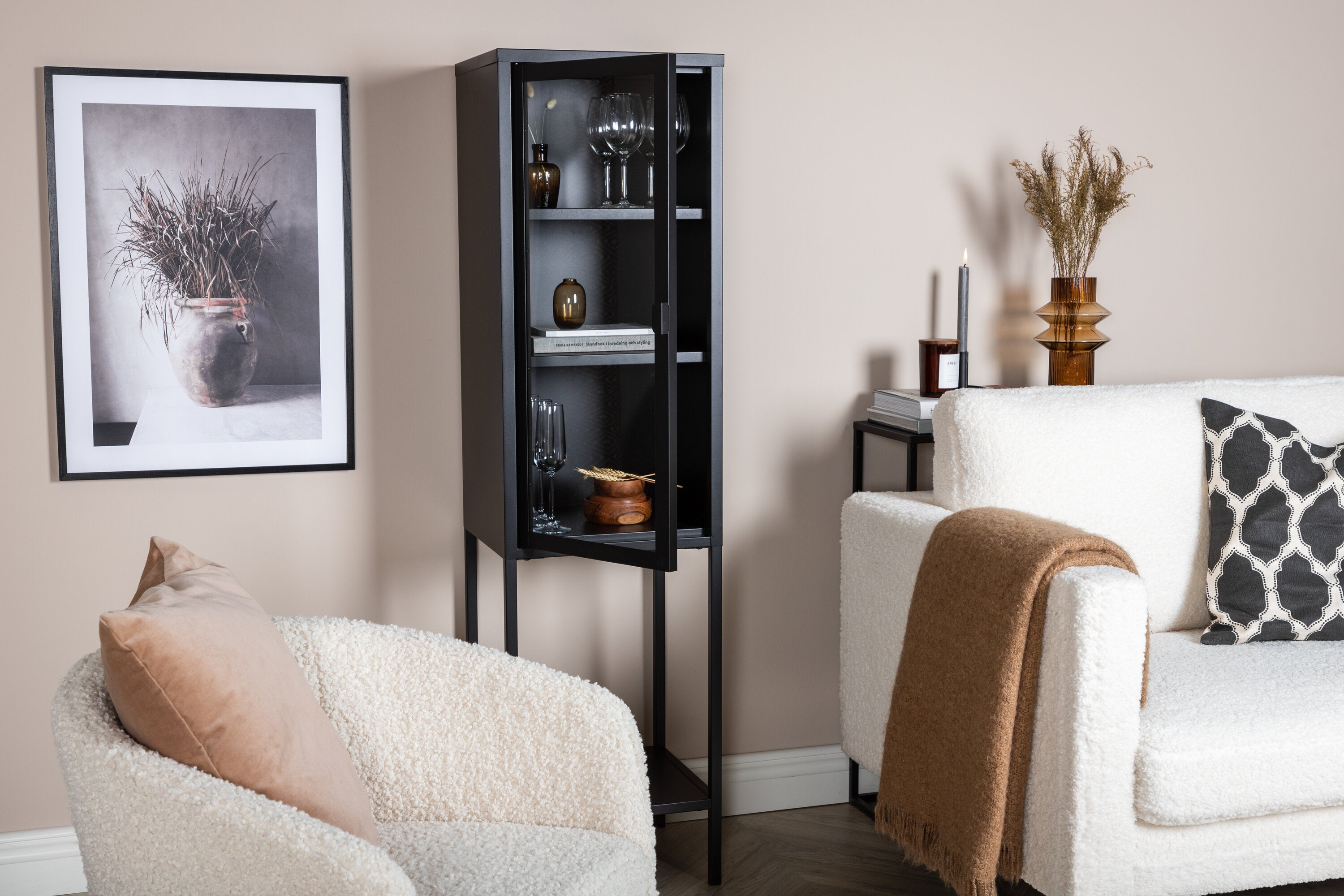 Vitrína Tero - v Czarnom s presklenou prednou stranou