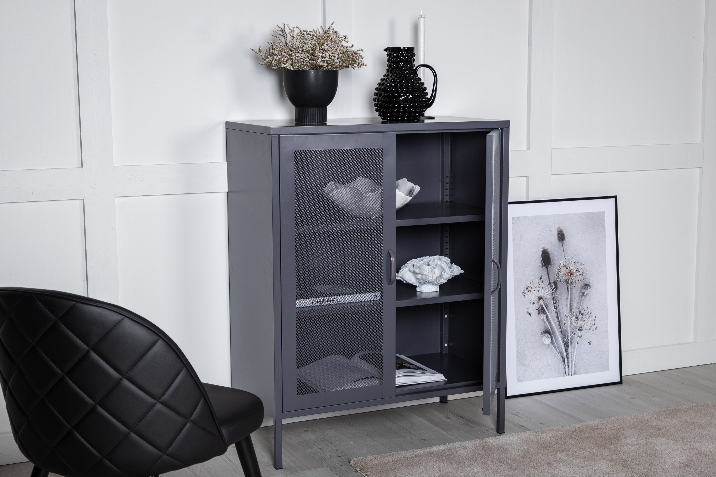 Kommode Linje – In Grau mit zwei Türen