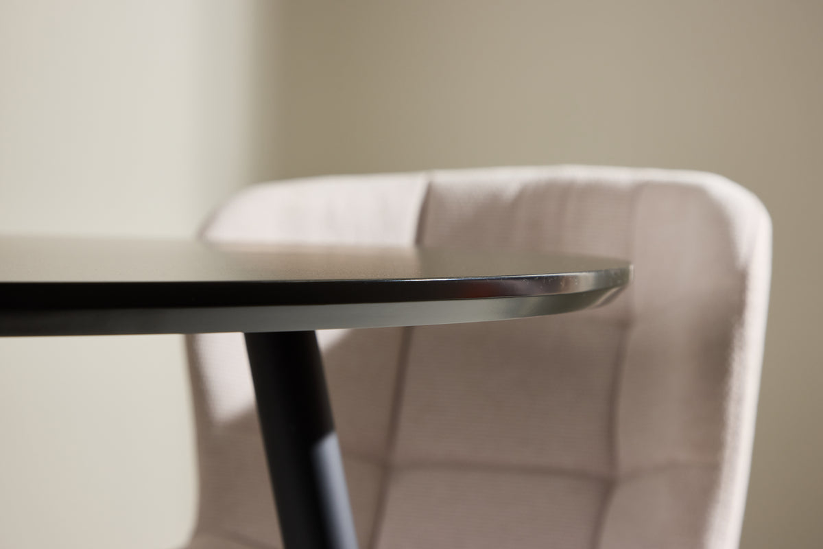 Jedálenský stôl Murry - harmonicky zapadá do rôznych štýlov zariadenia