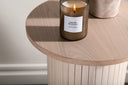 Prístavný stolík Nala – moderný dizajn s rebrovanými detailmi