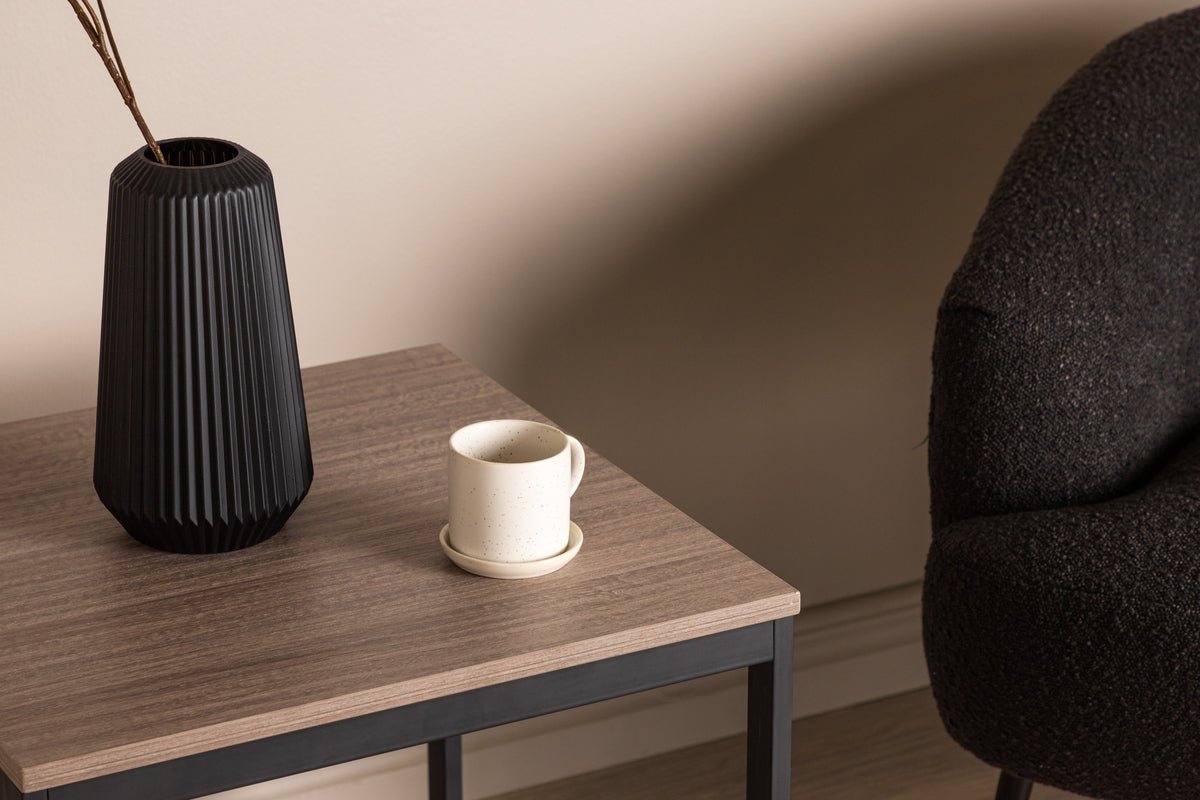 Prístavný stolík Cedric – v Tmavohnedá