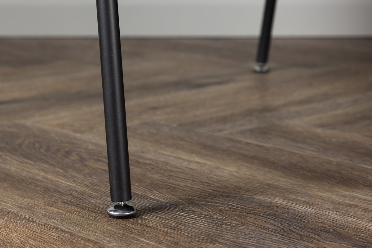 Kreslo Kärnten - v svetlosivej farbe s poťahom z bouclé