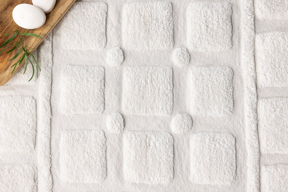 Kúpeľňová predložka Balian - v svetlej bielej z mäkkej bavlny