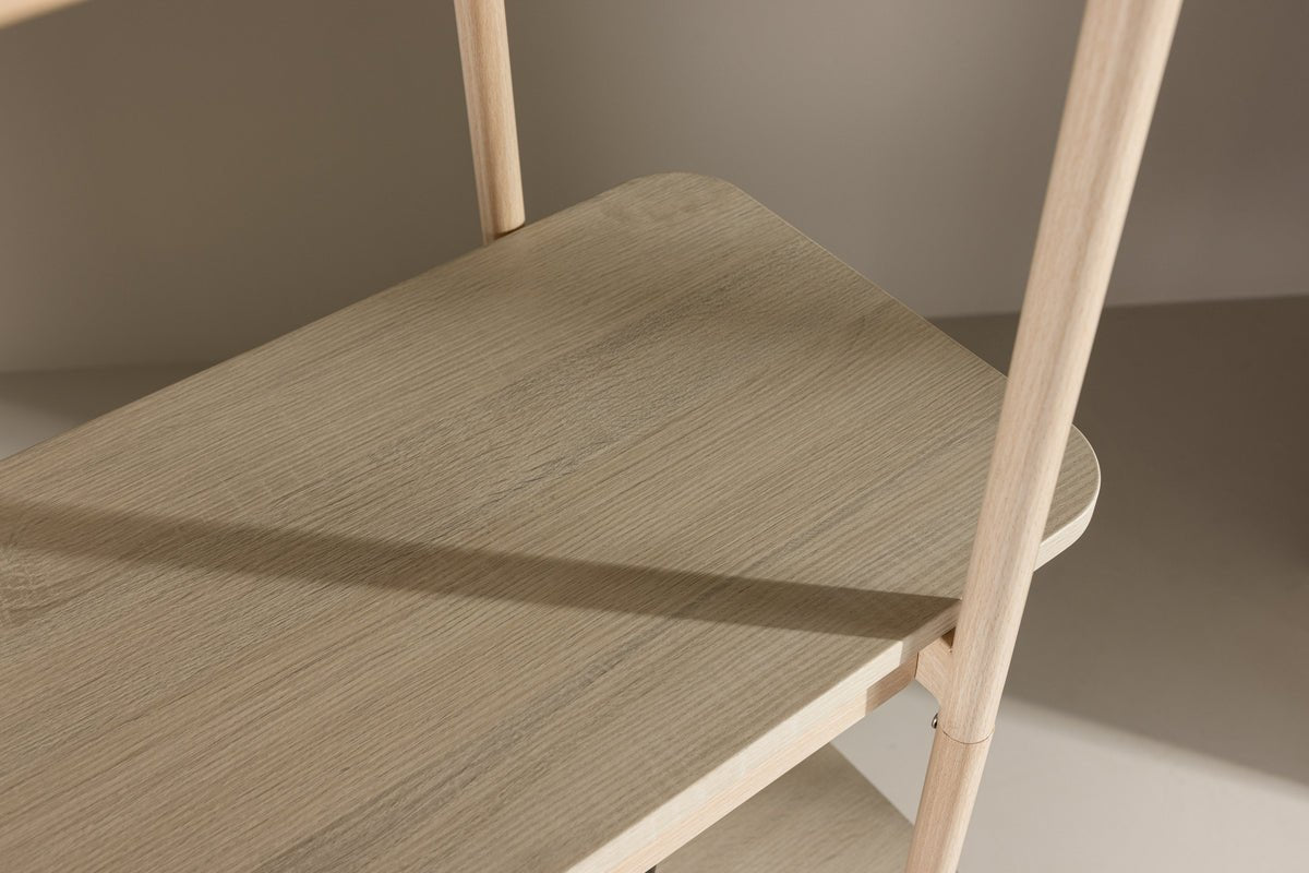 Regal Heim – vysoký stojaci regál v bielom umývaní s 5 policami