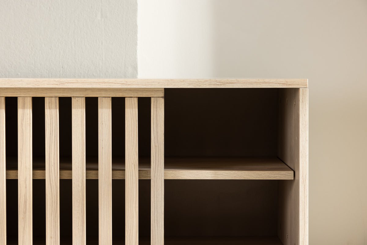 Dizajnový TV nízky stolík Valero 180 cm MDF – matný, s lamelovým čelom