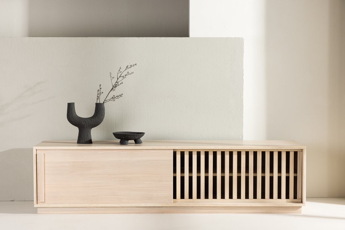 Dizajnový TV nízky stolík Valero 180 cm MDF – matný, s lamelovým čelom