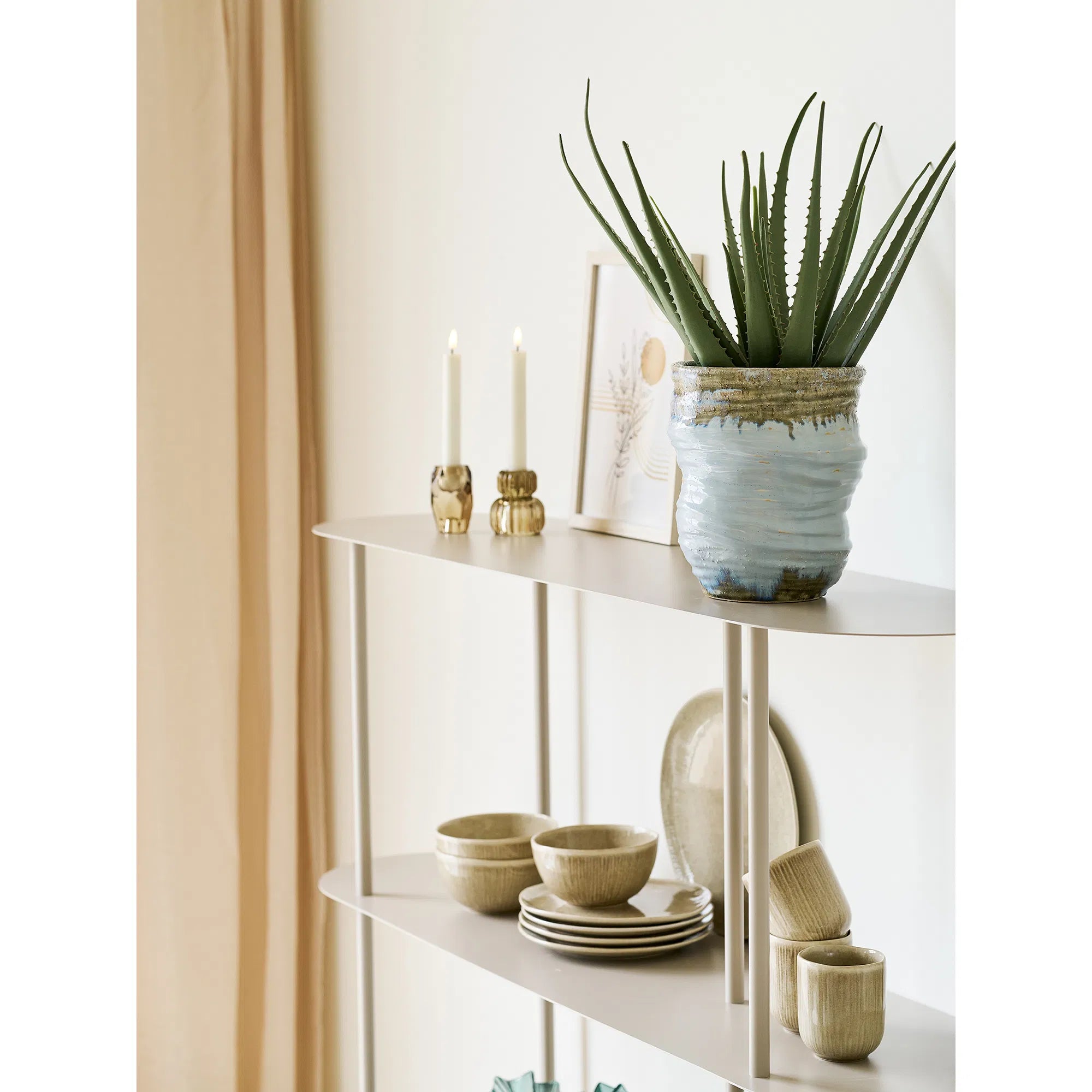 Standregal Velsira – aus Metall in Sandfarbe