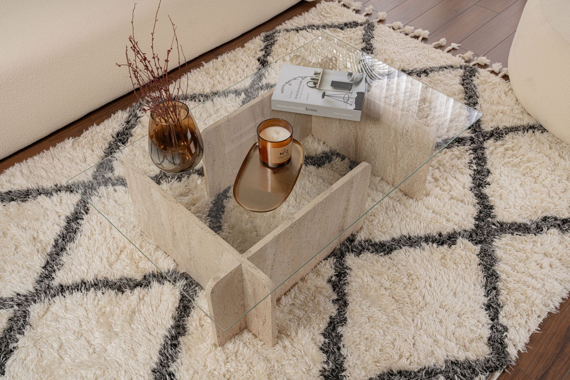 Konferenčný stolík Fendro - s obdĺžnikovou sklenenou doskou a vzhľadom travertínového kameňa