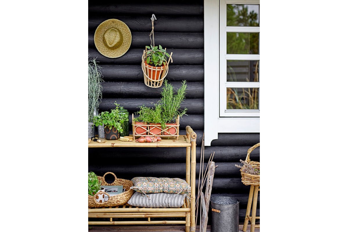 Kovové vedro Borås – pozinkovaný dizajn v sivej farbe s drevenou rukoväťou