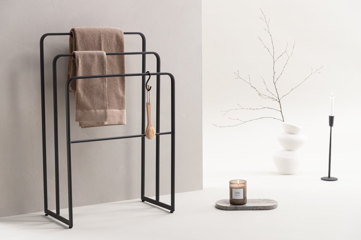 Garderoba Neyor – Trojstupňový dizajn v Czarny