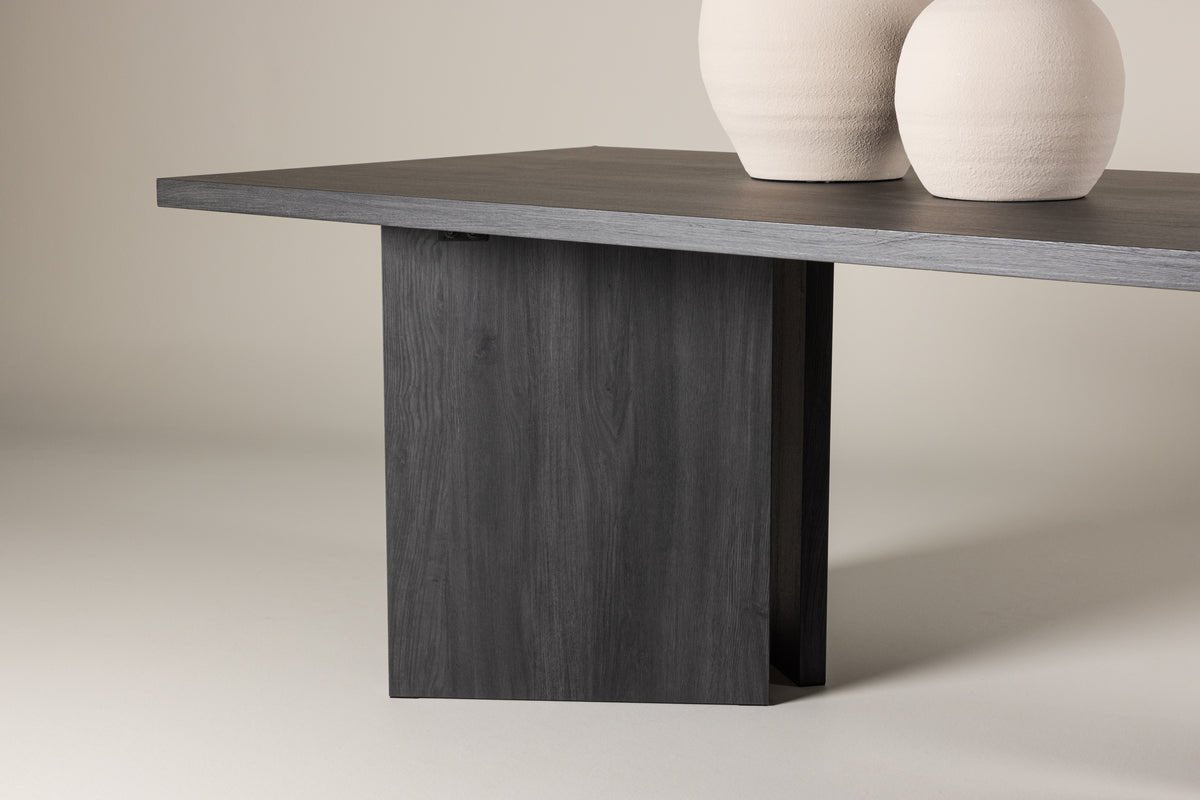 Jedálenský stôl Tasman - ponúka dostatok miesta pre spoločné jedlá