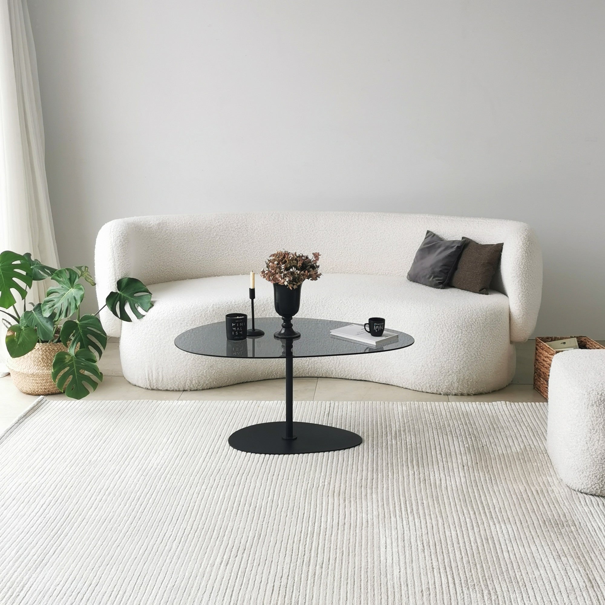 Konferenčný stolík Dovira - s doskou z skla a čiernym kovovým rámom