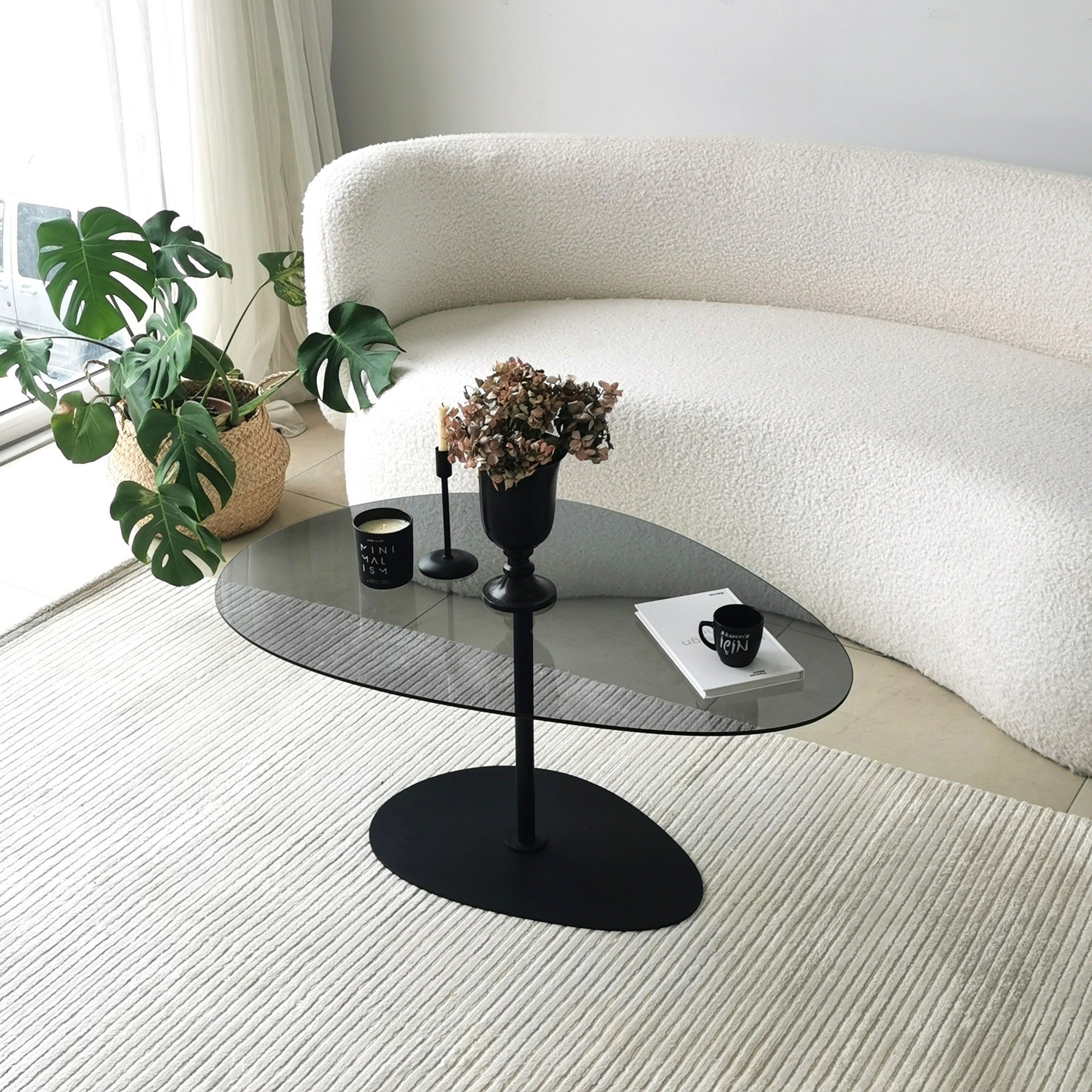 Konferenčný stolík Dovira - s doskou z skla a čiernym kovovým rámom