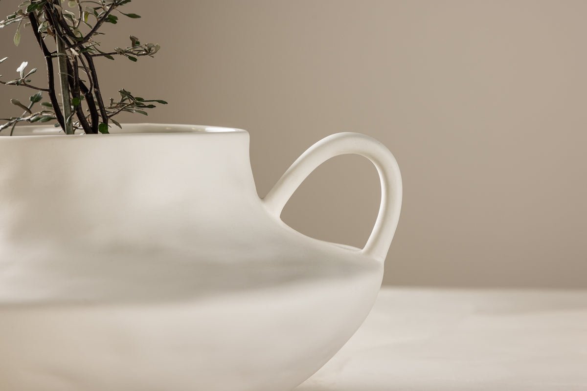 Kvetináč Vian - v okrúhlom tvare s výraznými keramickými uchami