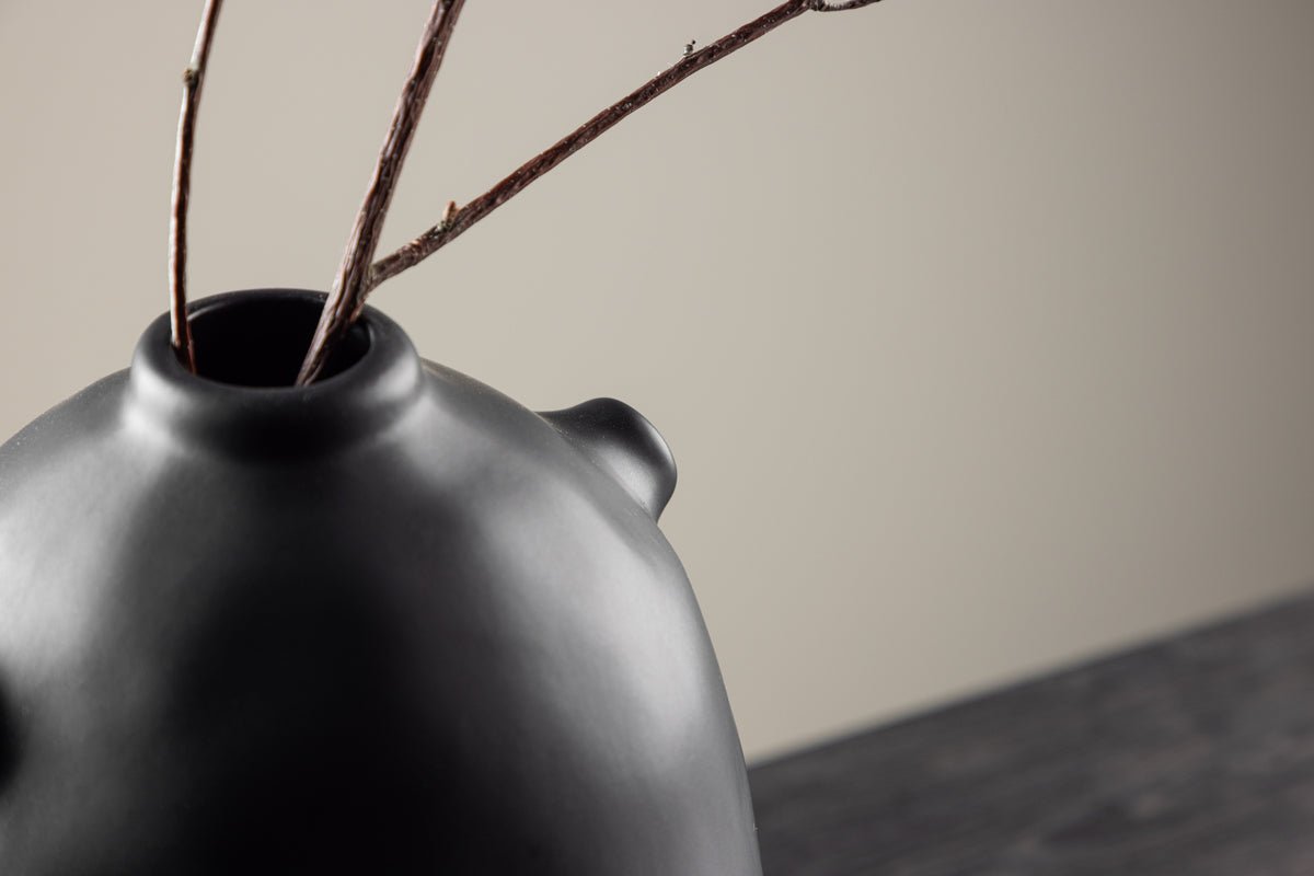 Váza Nuvio 28 cm – Nadčasová elegancia v Bielá alebo Czarny