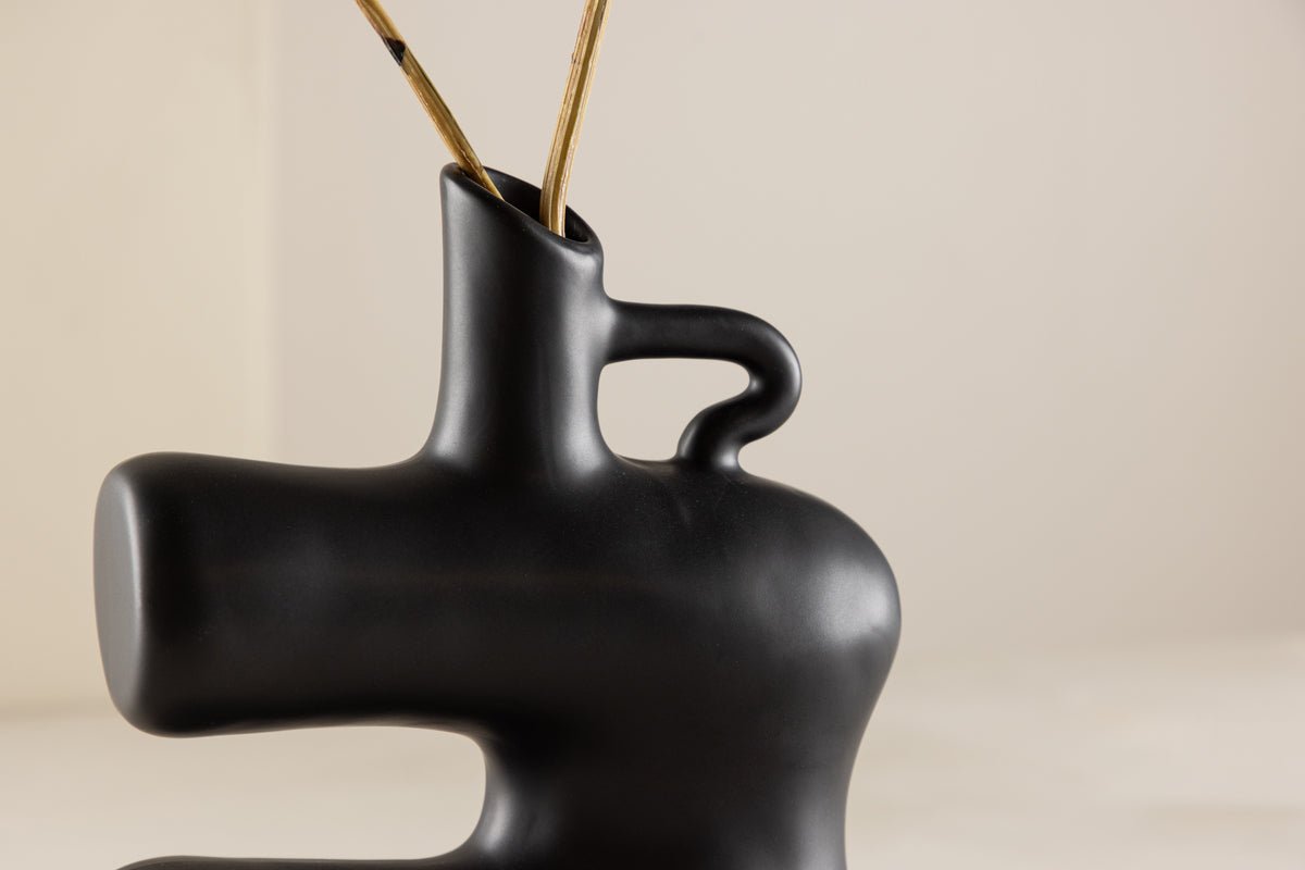 Váza Calvera 19 cm – sochársky dizajnový objekt v Bielá alebo Czarny