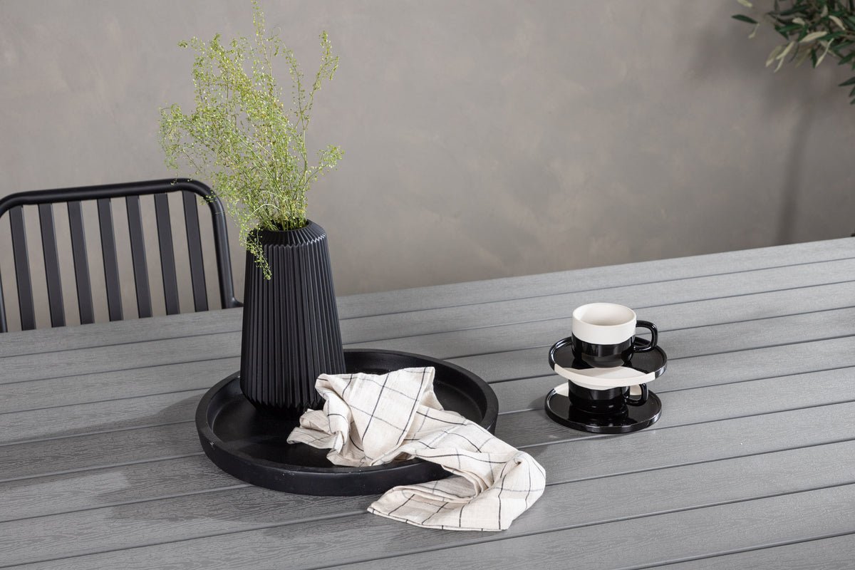 Záhradný stôl Lumari - obdĺžnikový bielo-sivý jedálenský stôl z Aintwoodu a hliníka