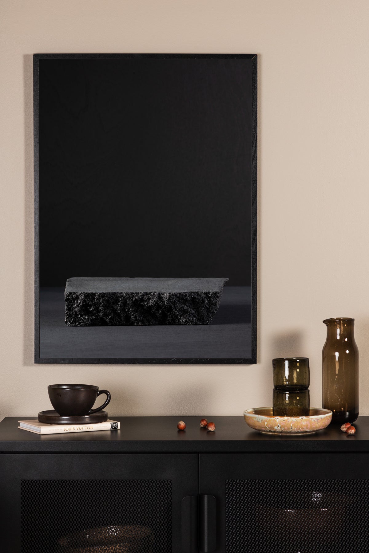 Čierny plagát z kvalitného papiera