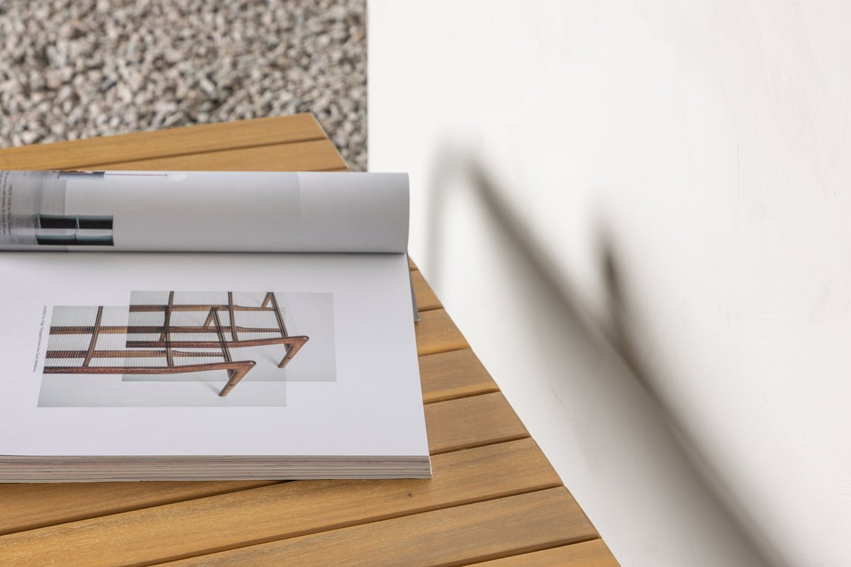 Záhradná lavička Benko - s ryhovanou sedacou plochou z akáciového dreva