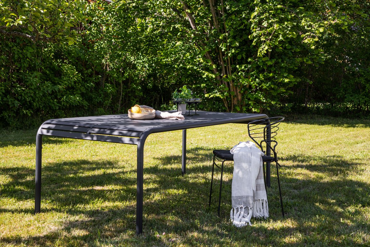 Záhradný stôl Melura - ľahký, robustný a odolný voči poveternostným vplyvom