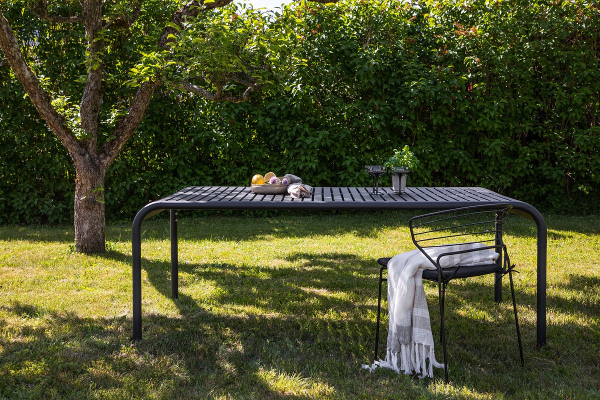 Záhradný stôl Melura - ľahký, robustný a odolný voči poveternostným vplyvom