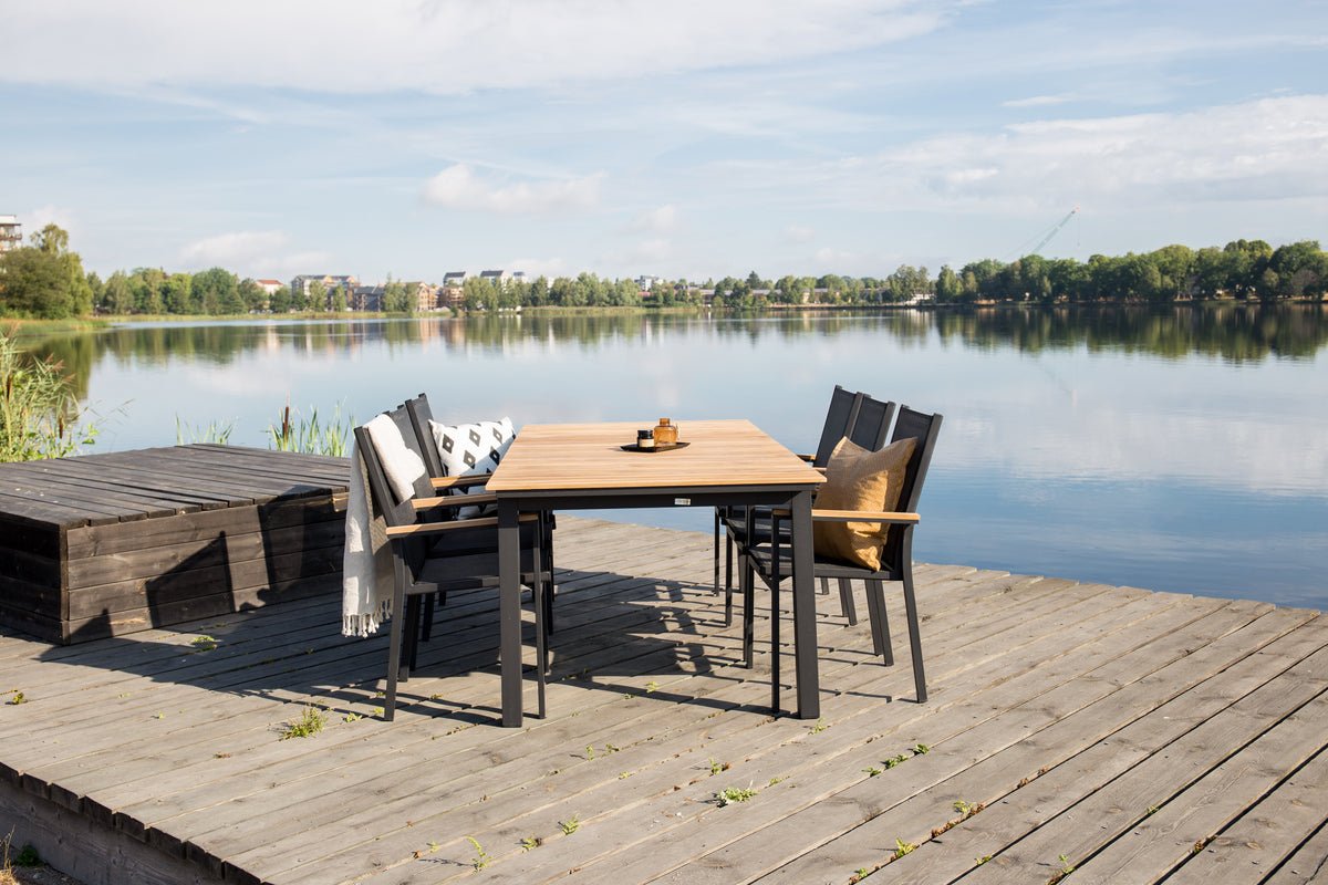 Záhradný stôl Caimana - rozťahovací jedálenský stôl s elegantnou doskou z teakového dreva