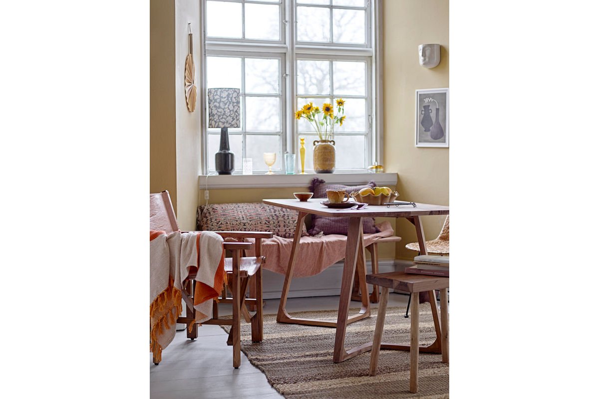 Stolná lampa Bloomi - s tienidlom s kvetinovým vzorom