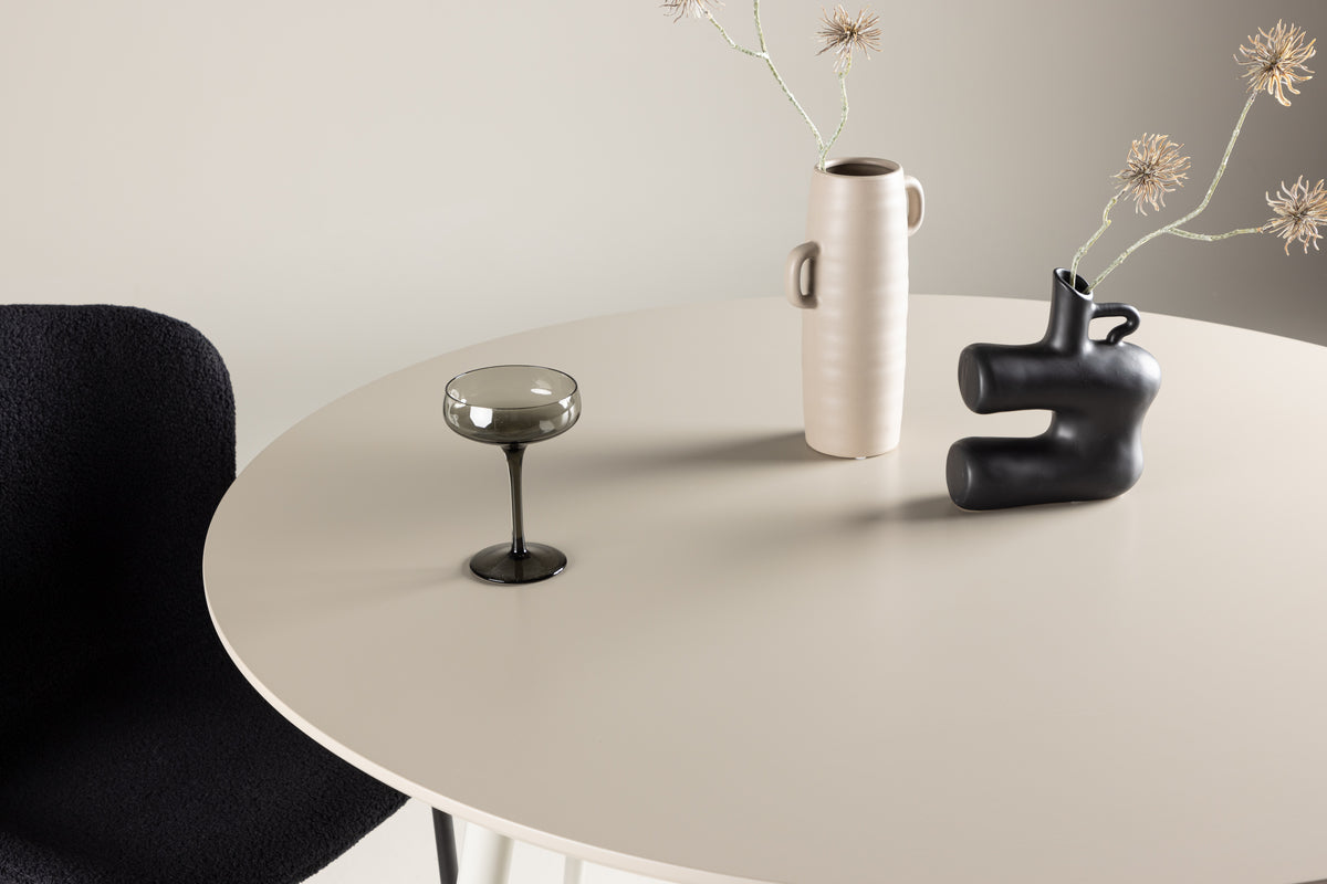 Jedálenský stôl Murry - harmonicky zapadá do rôznych štýlov zariadenia